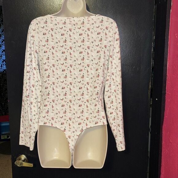 NWT. PINK by Victoria’s Secret floral thong bodysuit. Sz large. - Picture 4 of 8